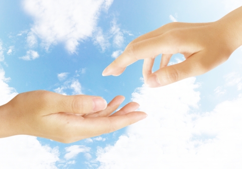 手を差し伸べる